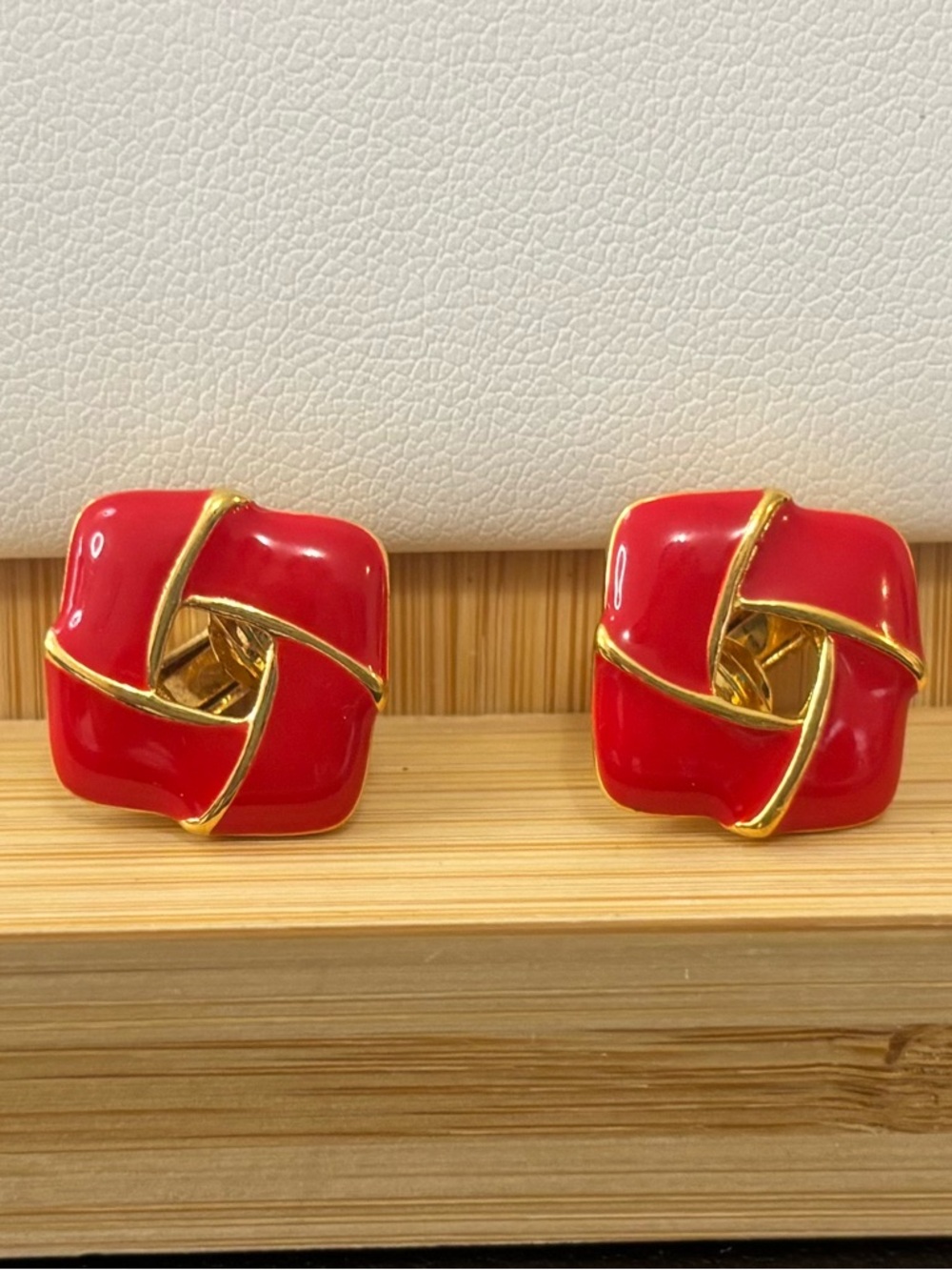 VTG Sarah Coventry Women Red & Gold Tone Square Knot Stud Clip On Earrings, 80s